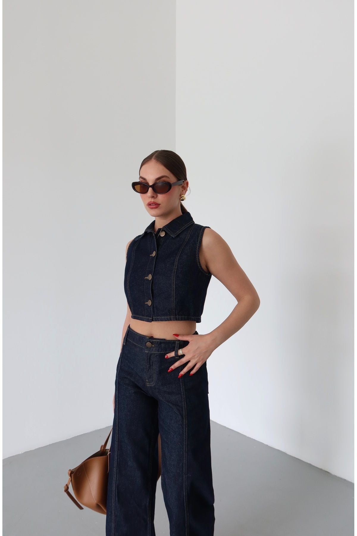 ENSEMBLE GILET SANS MANCHES Z1975 COURT EN DENIM | JEAN Z1975 BOOTCUT TAILLE HAUTE AVEC CEINTURE
