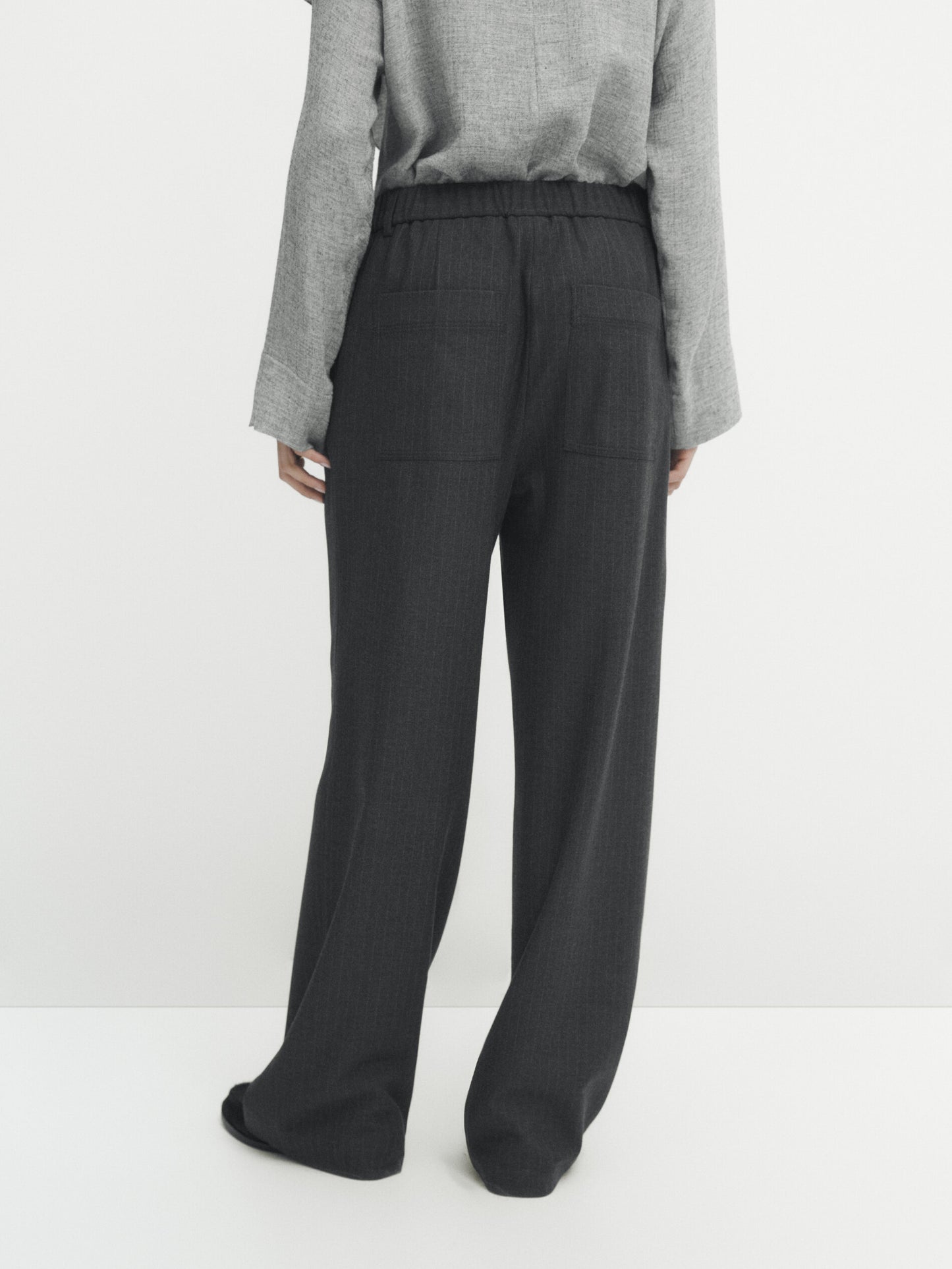 PANTALON DE JOGGING À FINES RAYURES ET PINCES