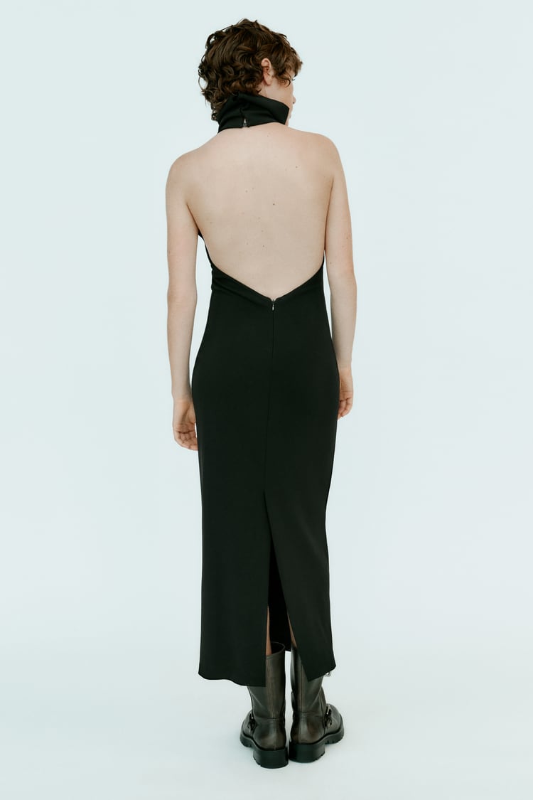 ROBE À ENCOLURE AMÉRICAINE ET DOS NU
