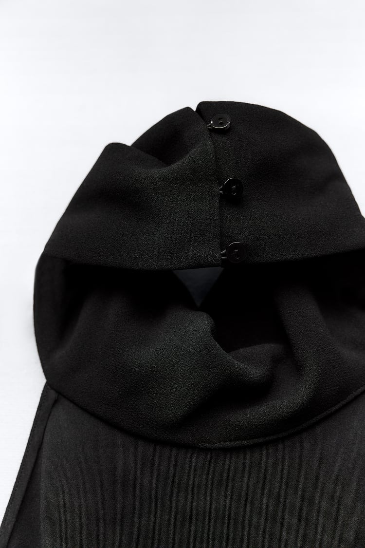 ROBE À ENCOLURE AMÉRICAINE ET DOS NU