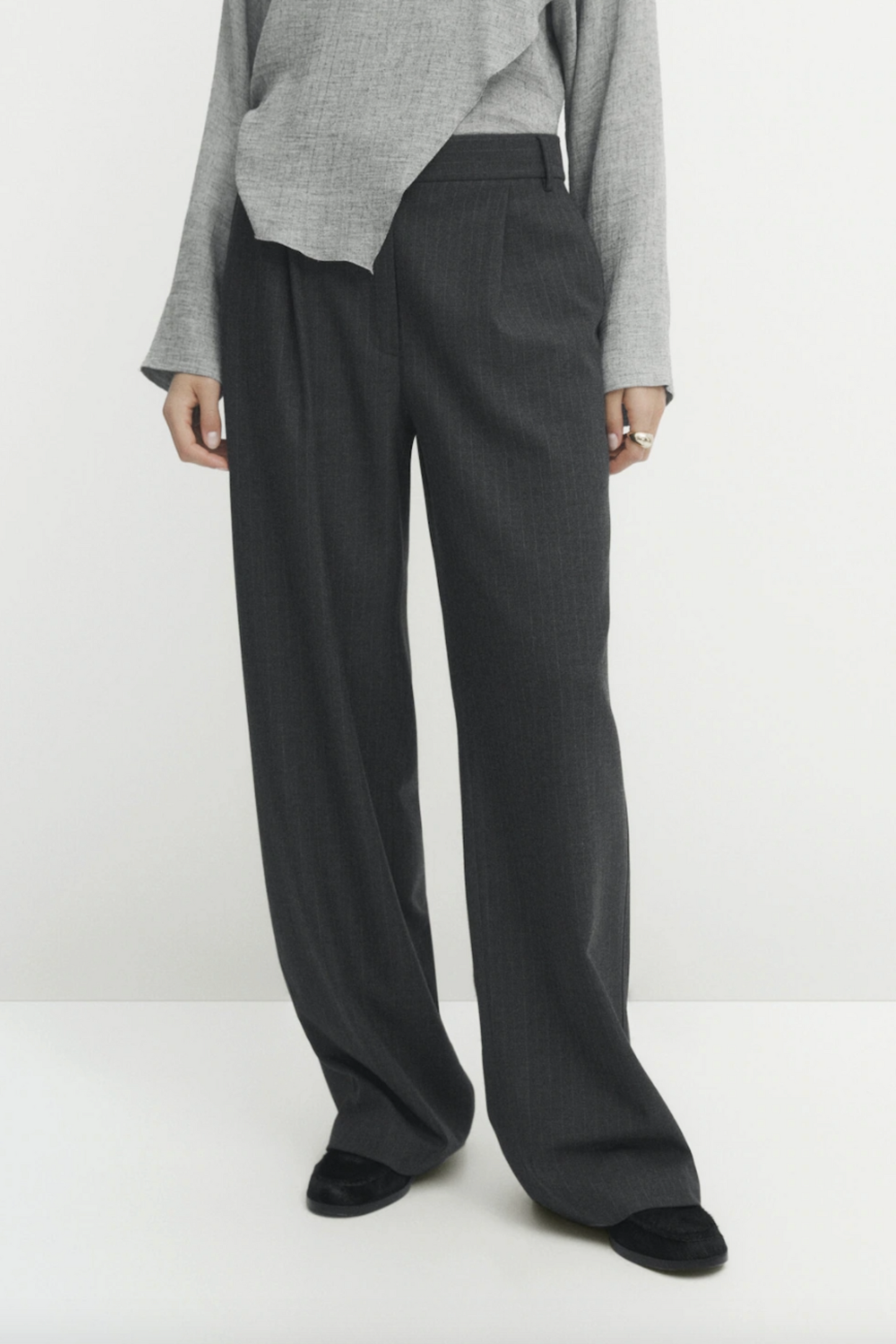 PANTALON DE JOGGING À FINES RAYURES ET PINCES