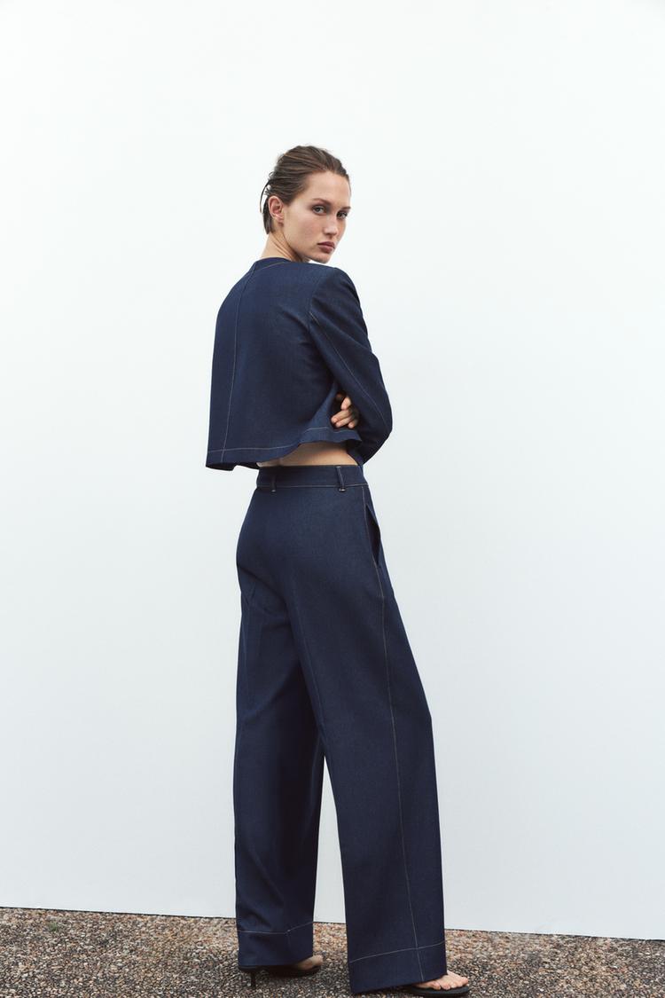 ENSEMBLE VESTE COURTE AVEC SURPIQÛRES EN CONTRASTE | PANTALON LARGE À SURPIQÛRES CONTRASTANTES