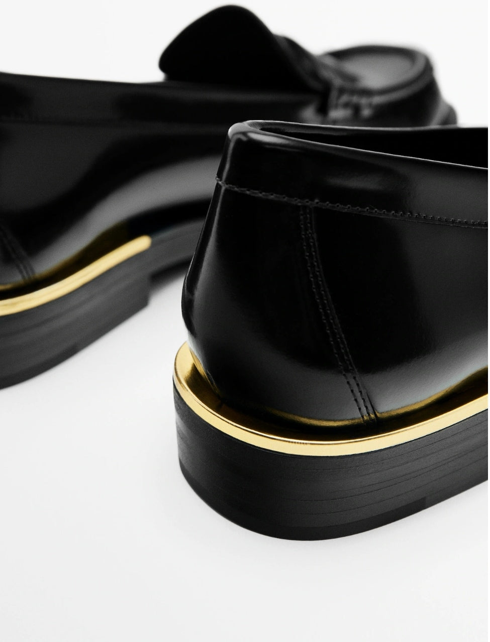 Mocassins En Cuir Pièce Métallique Au Talon