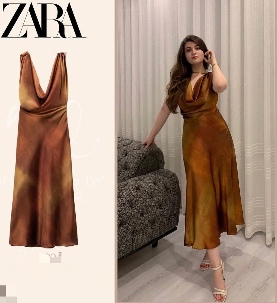 ROBE EN SATIN IMPRIMÉE OCRE