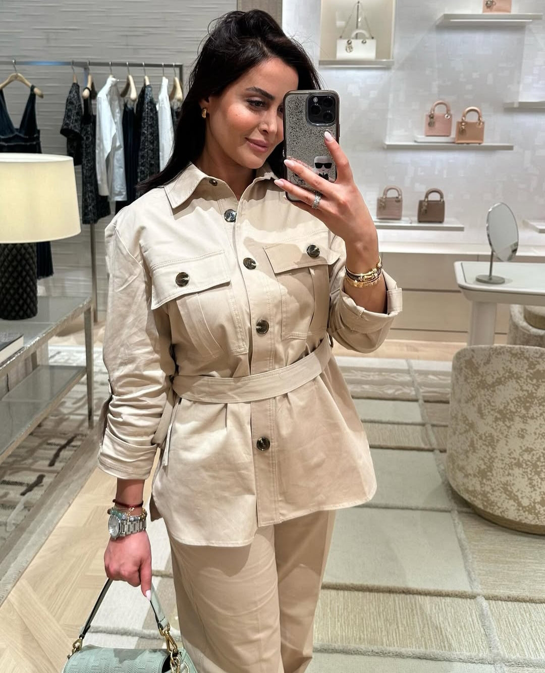 VESTE À MANCHES RETROUSSÉES AVEC CEINTURE