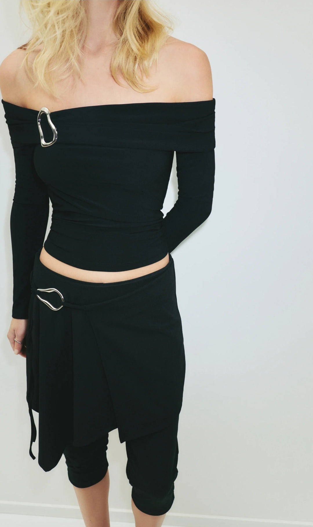 T-SHIRT Ã MANCHES LONGUES BARDOT WITH BUCKLE.