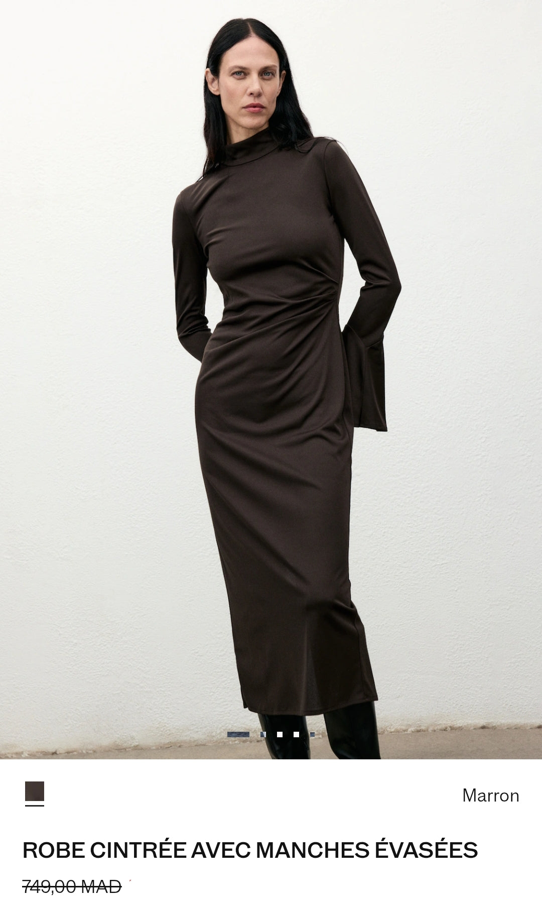ROBE CINTRÉE AVEC MANCHES ÉVASÉES