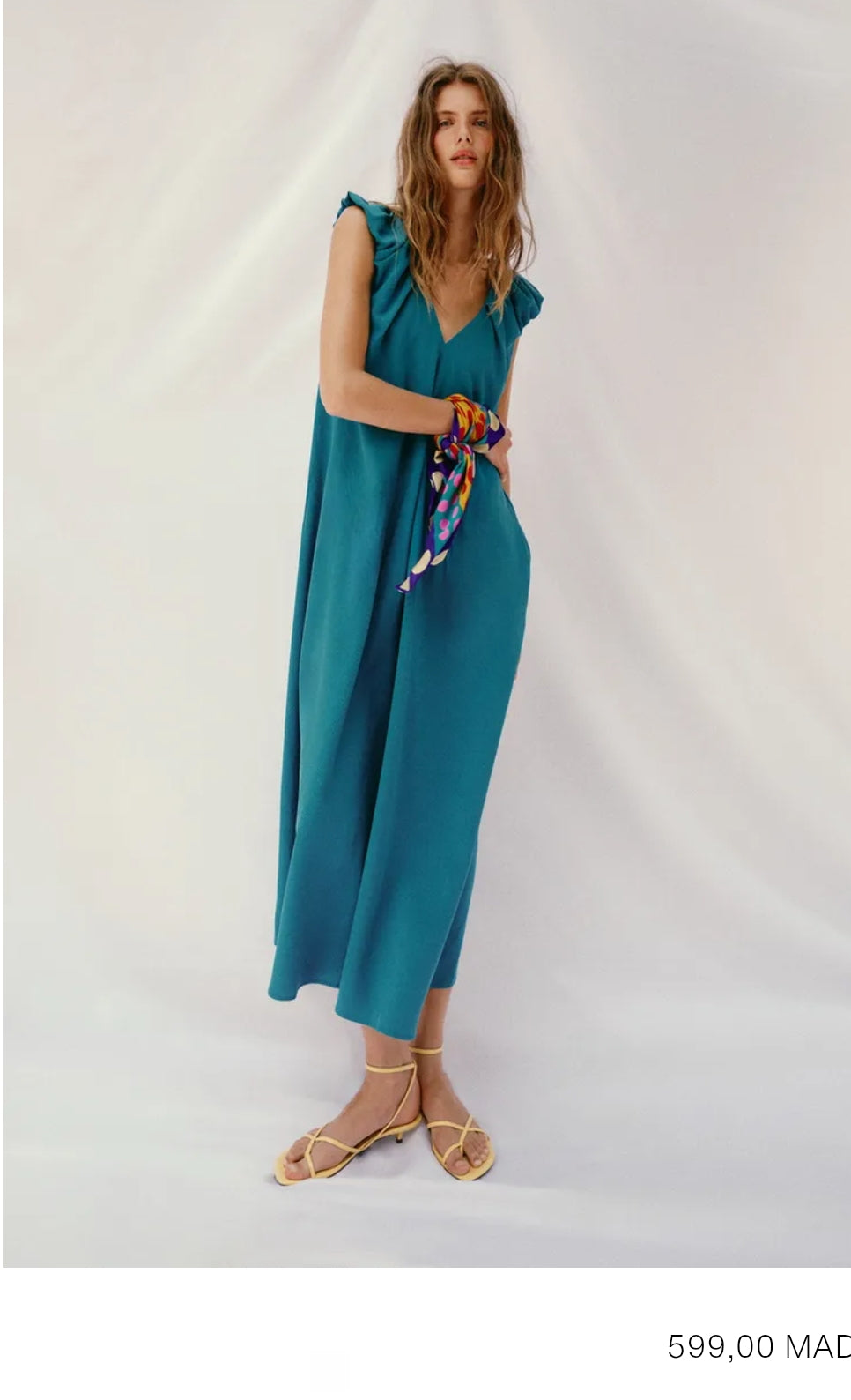 ROBE LONGUE ÉPAULES MARQUÉES