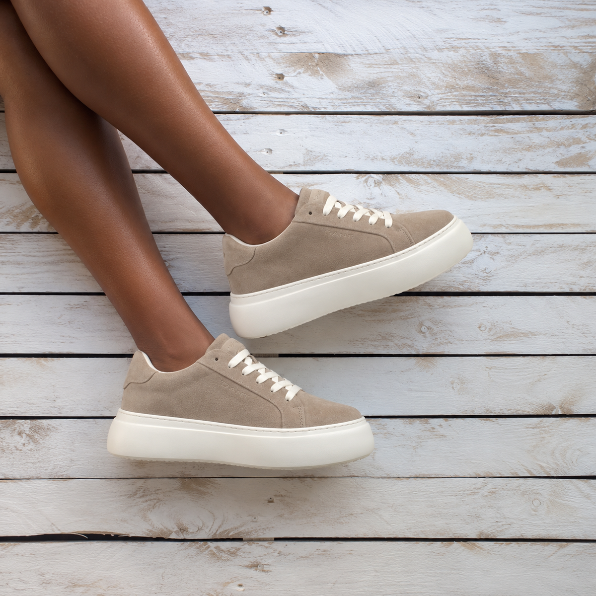 BASKETS EN CUIR