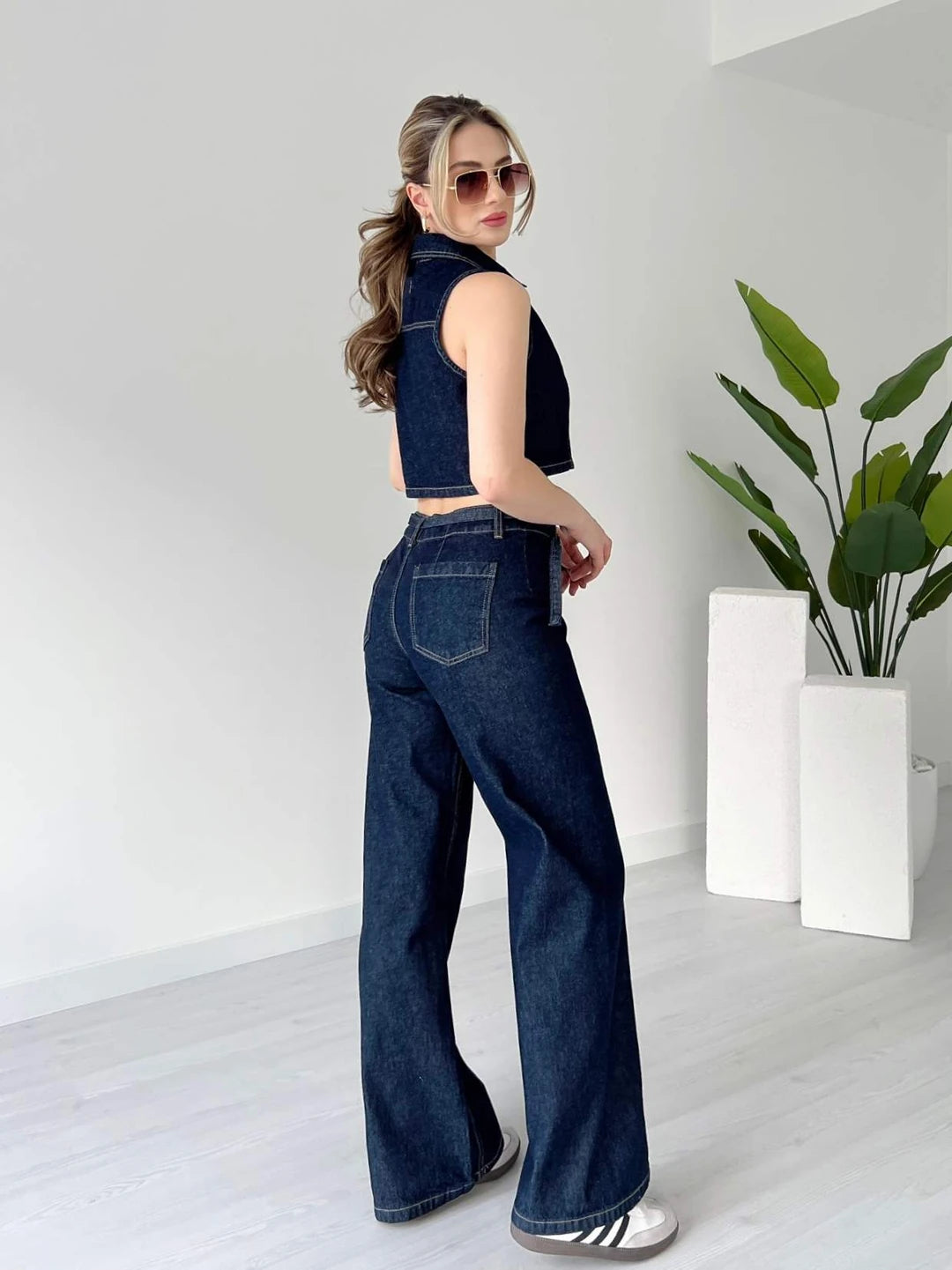 ENSEMBLE GILET SANS MANCHES Z1975 COURT EN DENIM | JEAN Z1975 BOOTCUT TAILLE HAUTE AVEC CEINTURE