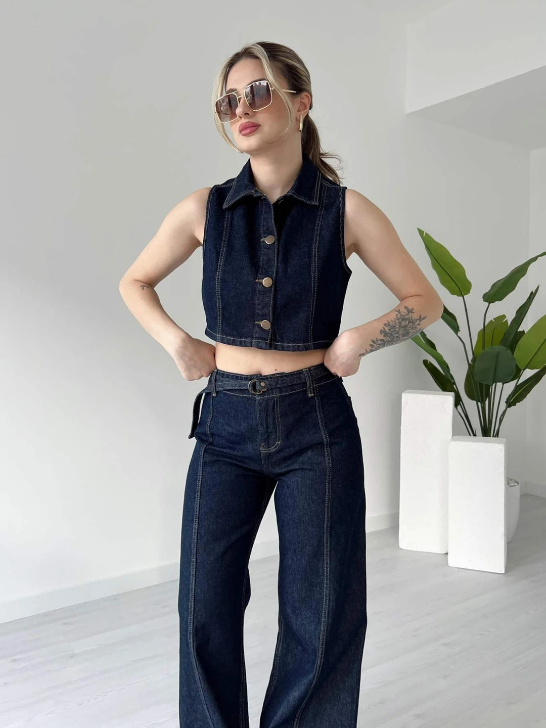 ENSEMBLE GILET SANS MANCHES Z1975 COURT EN DENIM | JEAN Z1975 BOOTCUT TAILLE HAUTE AVEC CEINTURE