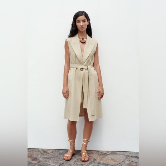 VESTE SANS MANCHES AVEC CEINTURE EN LIN