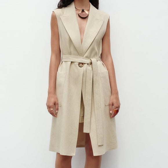 VESTE SANS MANCHES AVEC CEINTURE EN LIN