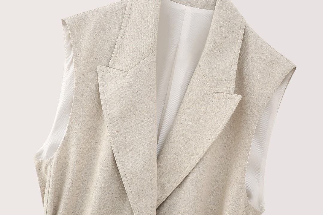 VESTE SANS MANCHES AVEC CEINTURE EN LIN