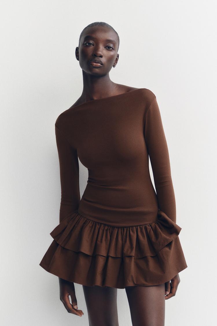 ROBE COURTE À VOLANTS