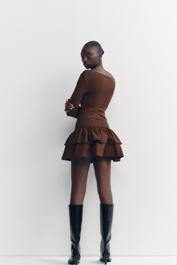 ROBE COURTE À VOLANTS