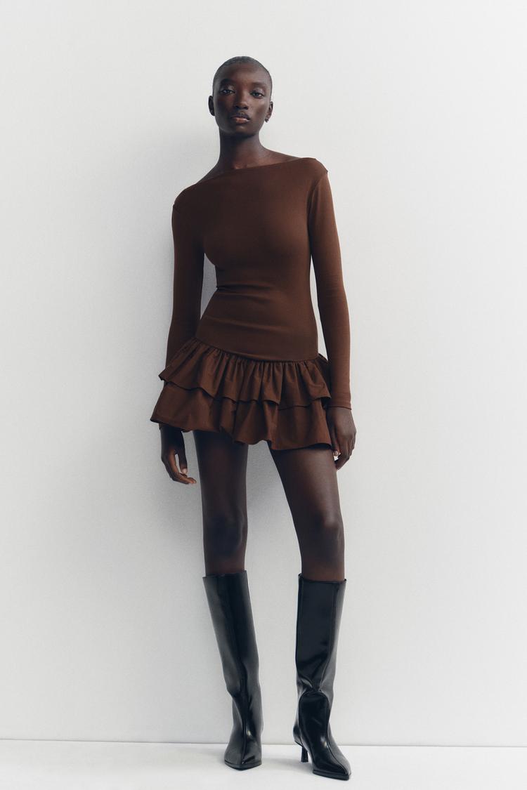ROBE COURTE À VOLANTS