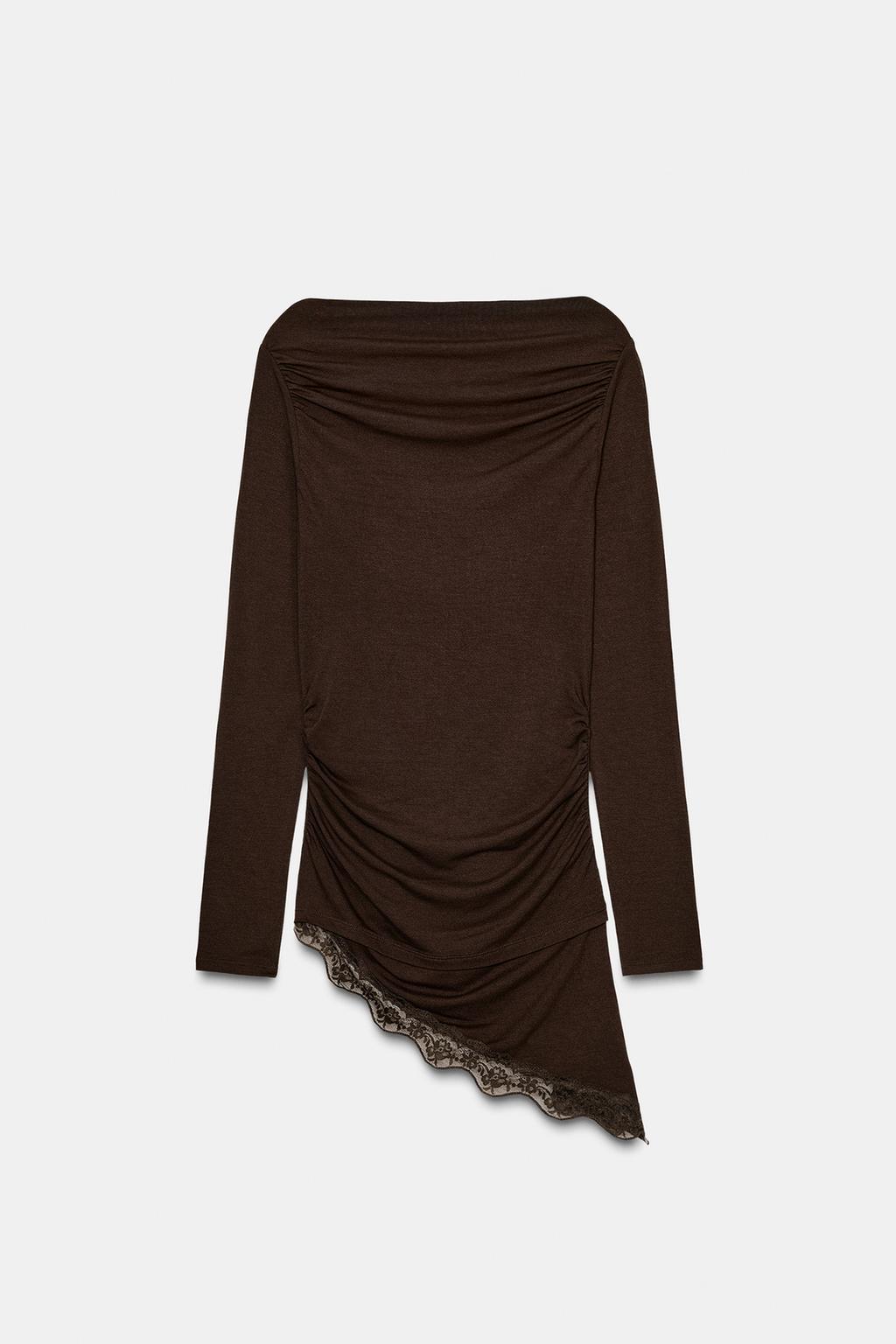 T-SHIRT À BAS ASYMÉTRIQUE EN DENTELLE