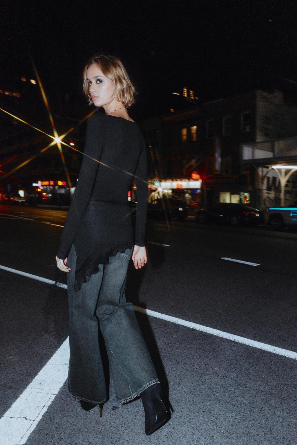 T-SHIRT À BAS ASYMÉTRIQUE EN DENTELLE