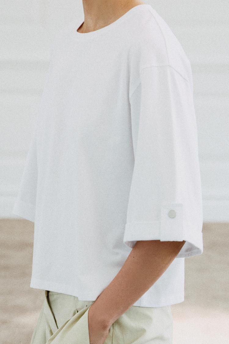 T-SHIRT ASYMÉTRIQUE BOUTON