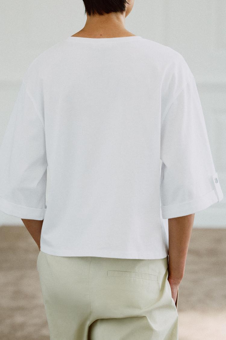 T-SHIRT ASYMÉTRIQUE BOUTON