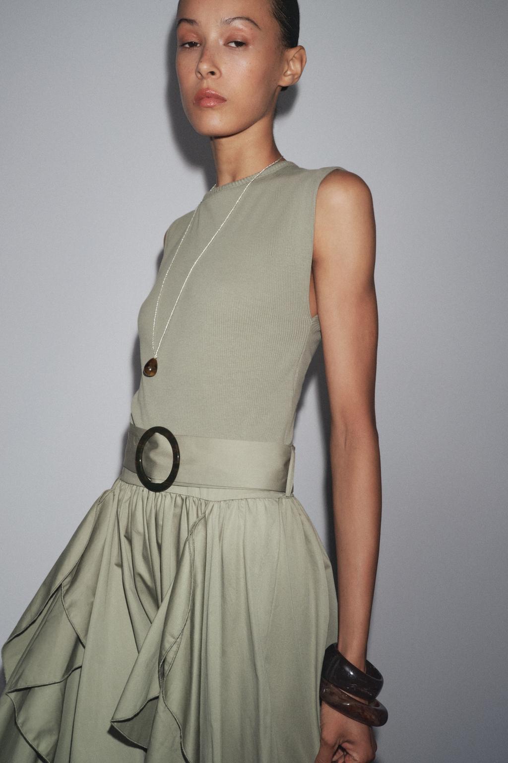 ROBE COMBINÉE AVEC CEINTURE