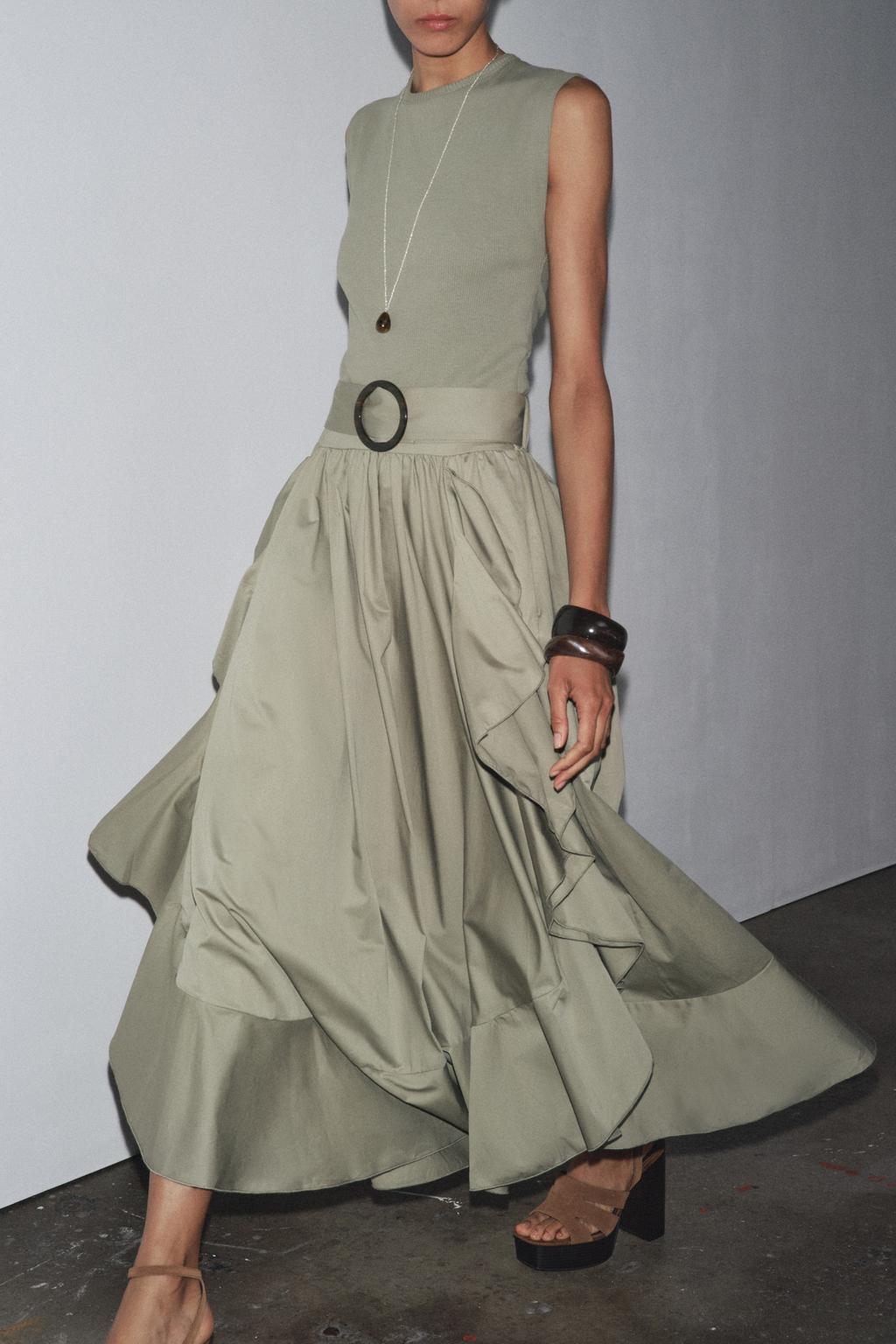 ROBE COMBINÉE AVEC CEINTURE