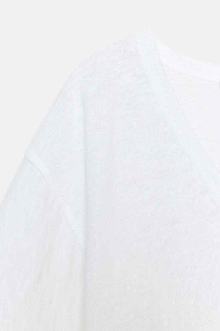 T-SHIRT COL EN V