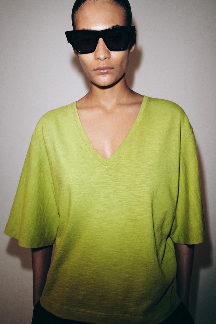 T-SHIRT COL EN V