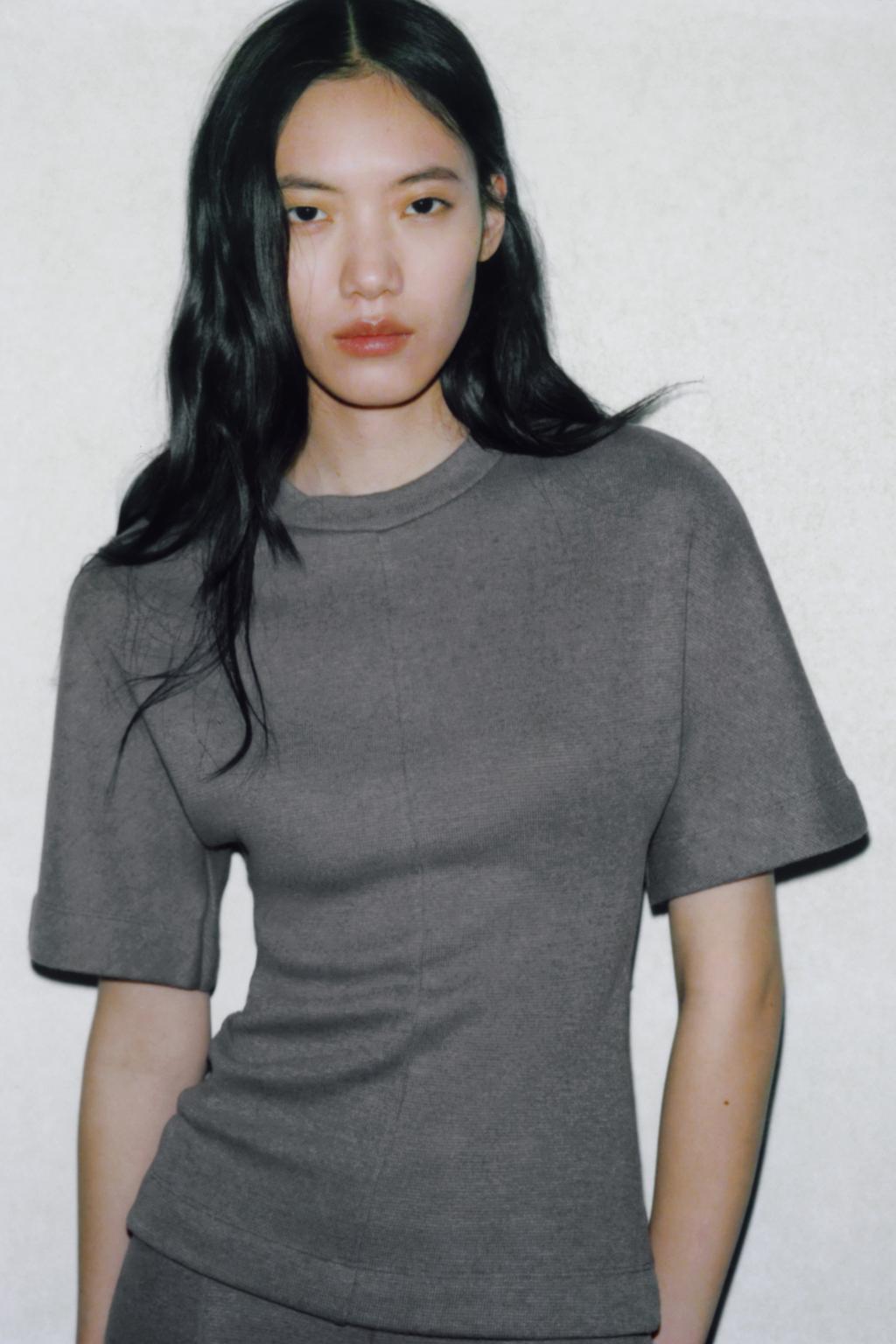ENSEMBLE TOP DOUX AJUSTÉ À MANCHES COURTES | PANTALON LARGE SOFT