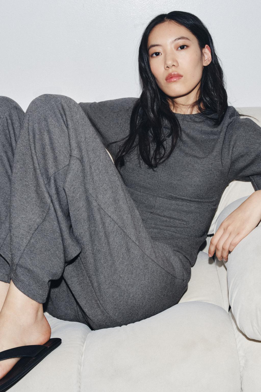 ENSEMBLE TOP DOUX AJUSTÉ À MANCHES COURTES | PANTALON LARGE SOFT