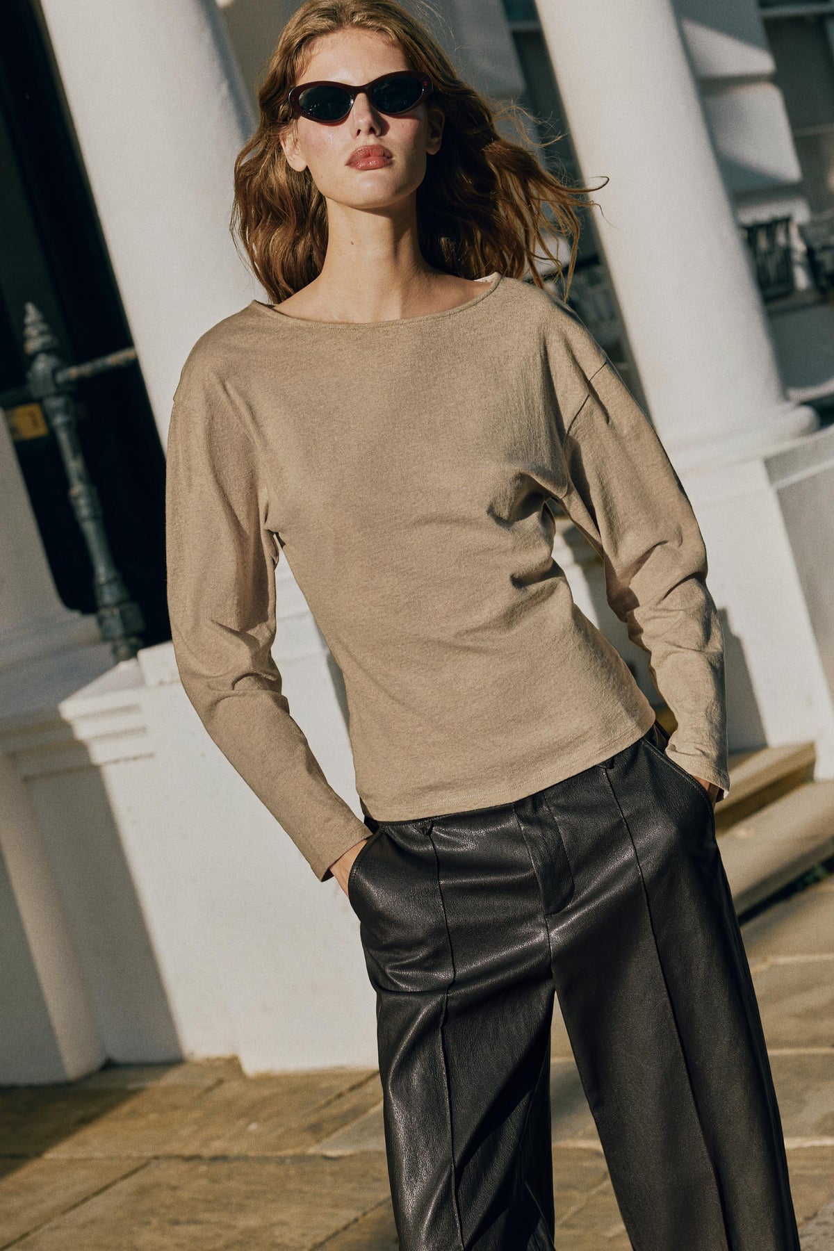 PANTALON À NERVURE MATIÈRE SYNTHÉTIQUE