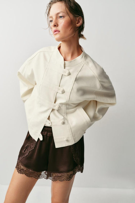 BLOUSON À BRANDEBOURGS ET LIN