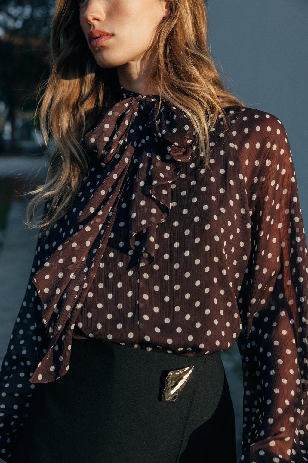 BLOUSE À POIS AVEC NŒUD