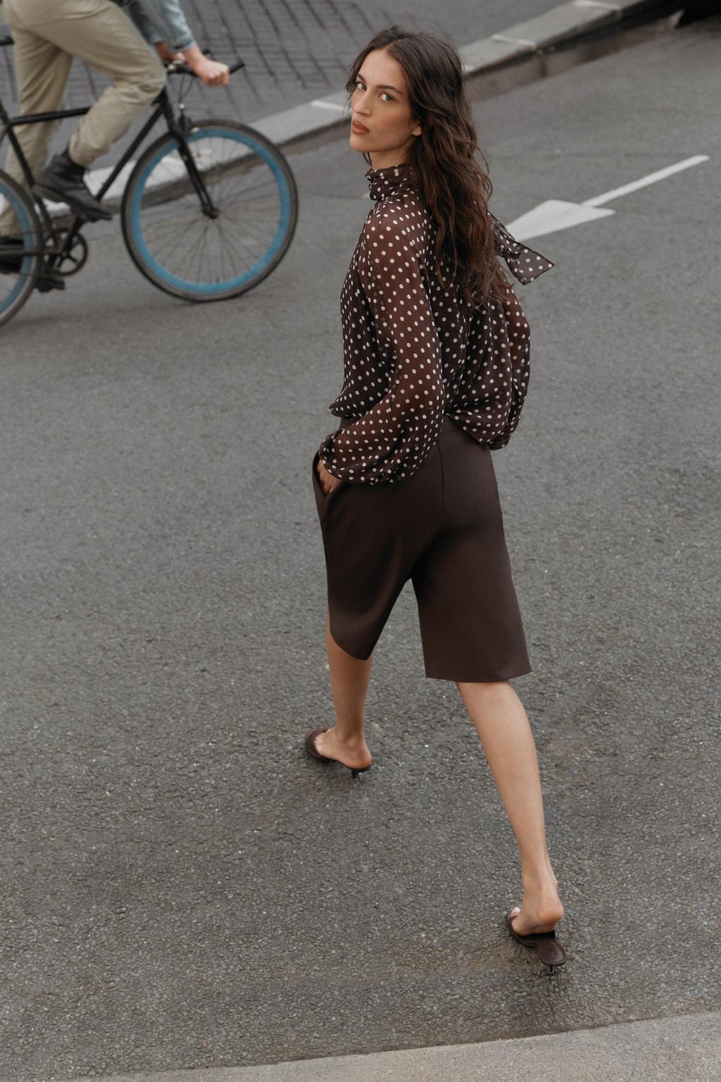 BLOUSE À POIS AVEC NŒUD