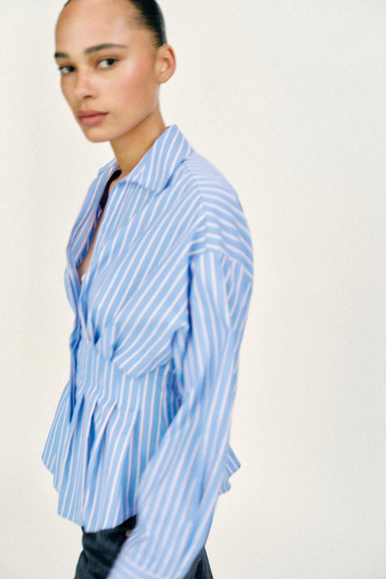 CHEMISE EN POPELINE À RAYURES ET PINCES