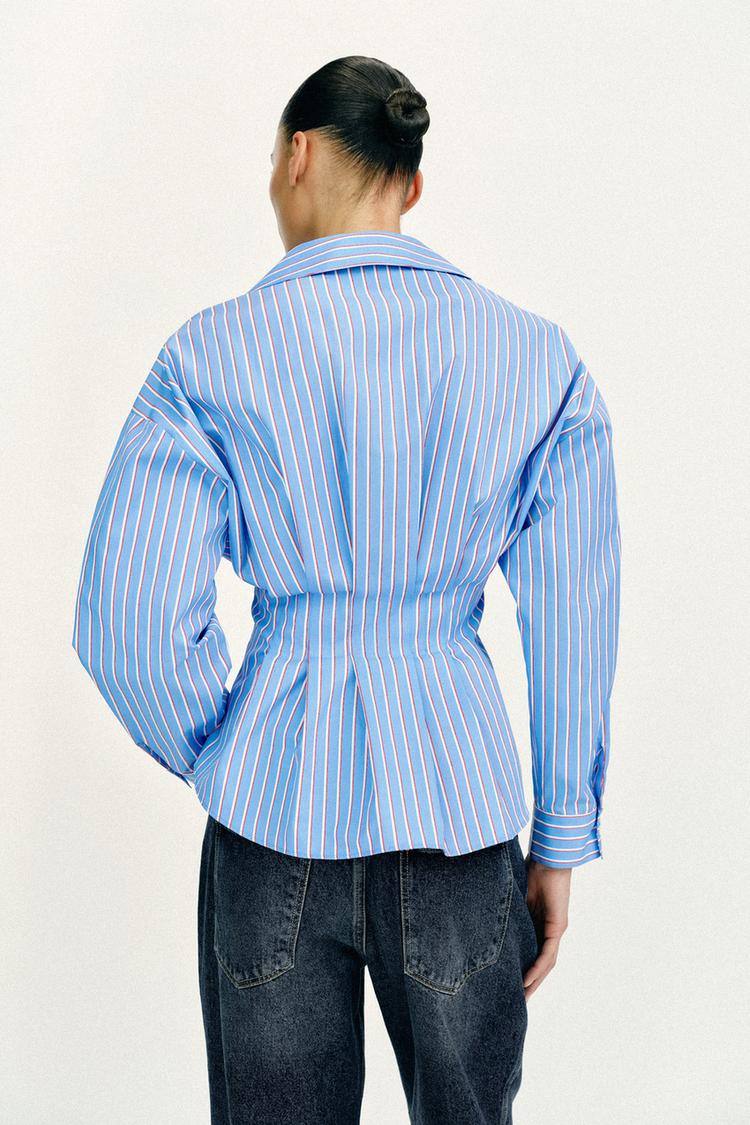 CHEMISE EN POPELINE À RAYURES ET PINCES