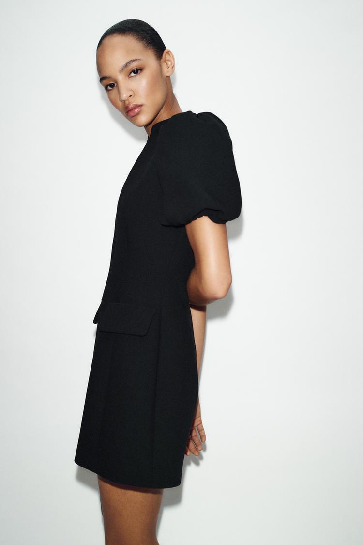 ROBE COURTE À MANCHES BOUFFANTES