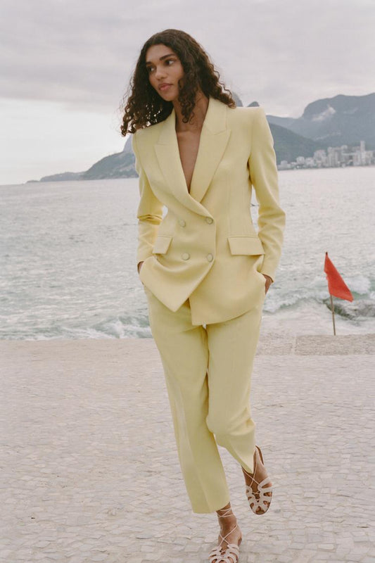 ENSEMBLE VESTE À BOUTONNAGE CROISÉ ET ÉPAULETTES | PANTALON 7/8 TAILLE HAUTE