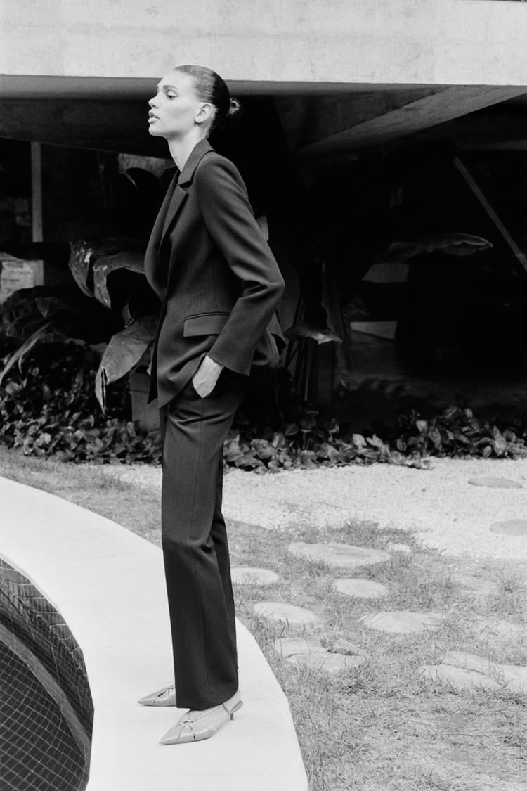BLAZER AJUSTÉ AVEC ÉPAULETTES