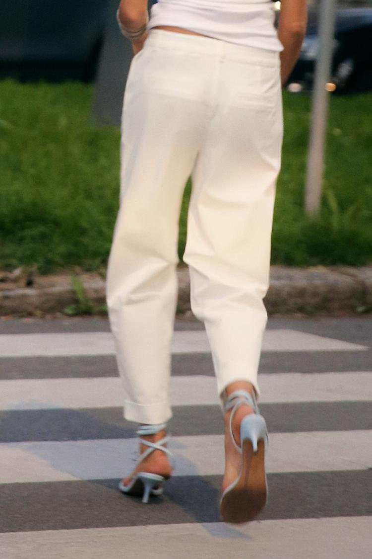 PANTALON CHINO À CEINTURE TRESSÉE