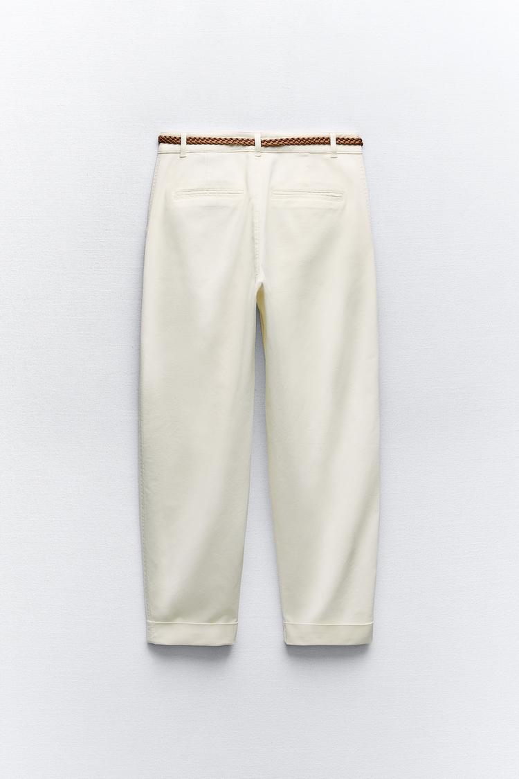 PANTALON CHINO À CEINTURE TRESSÉE