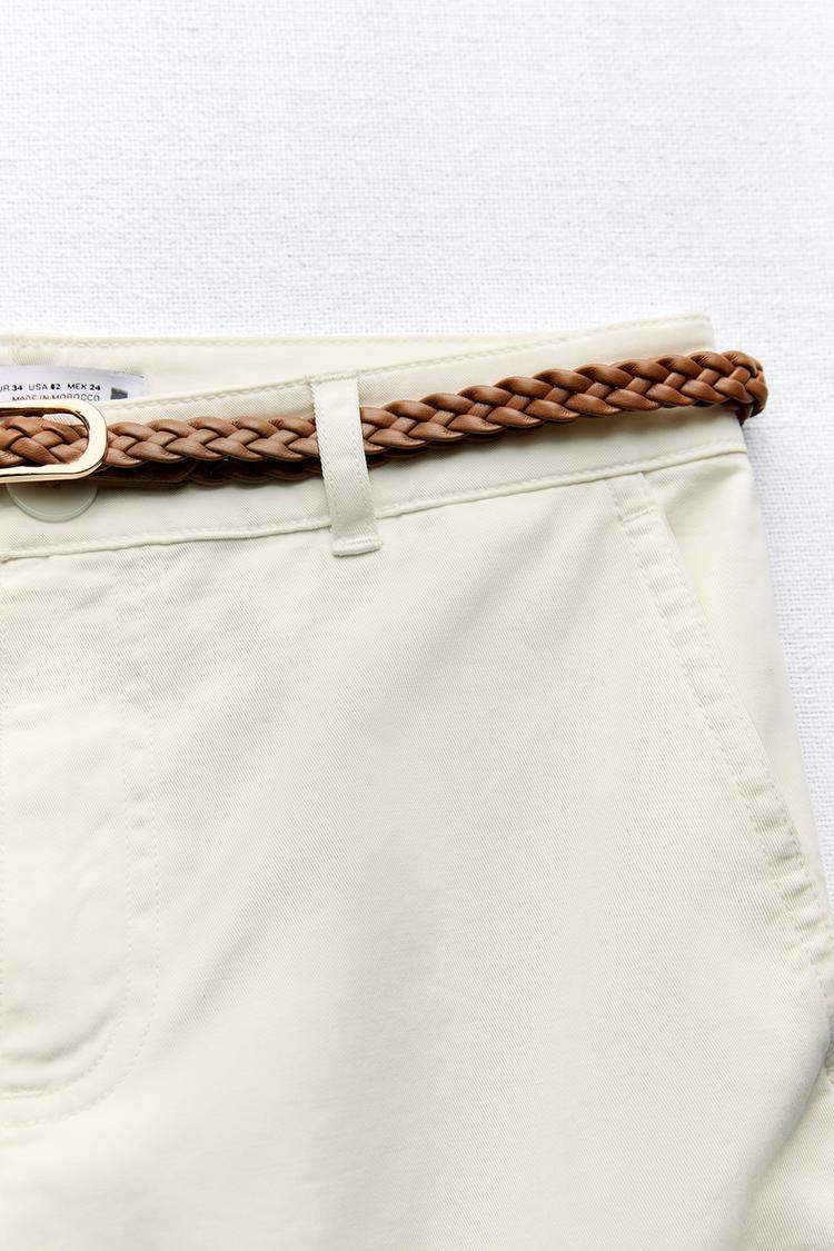 PANTALON CHINO À CEINTURE TRESSÉE