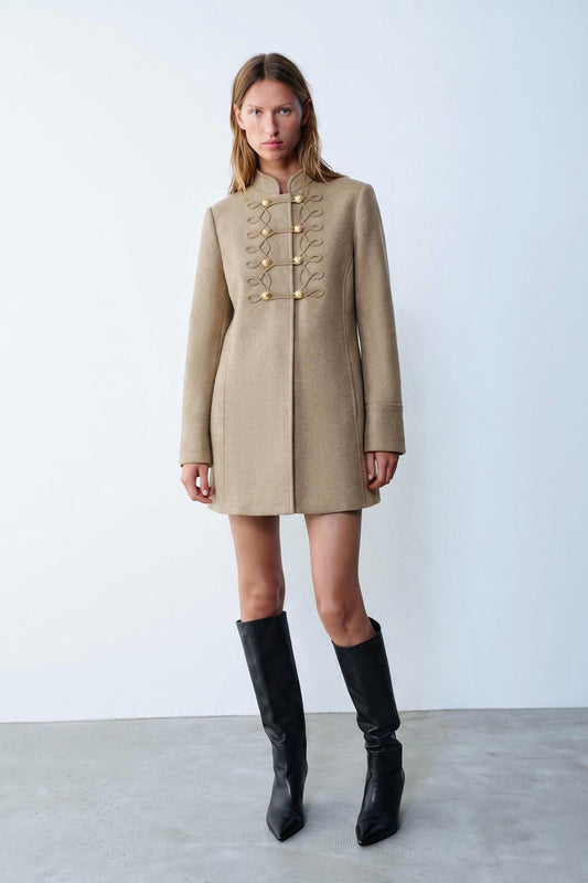 MANTEAU AVEC LAINE ET BRANDEBOURGS