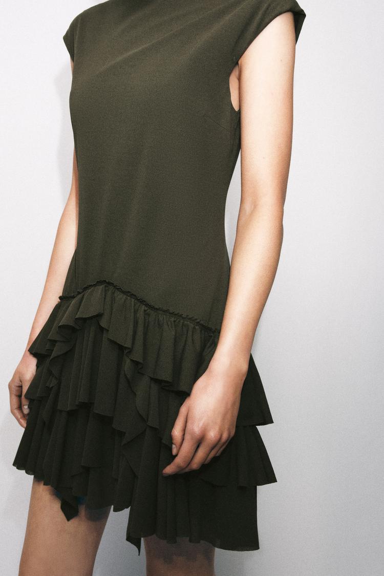 ROBE COURTE À VOLANTS