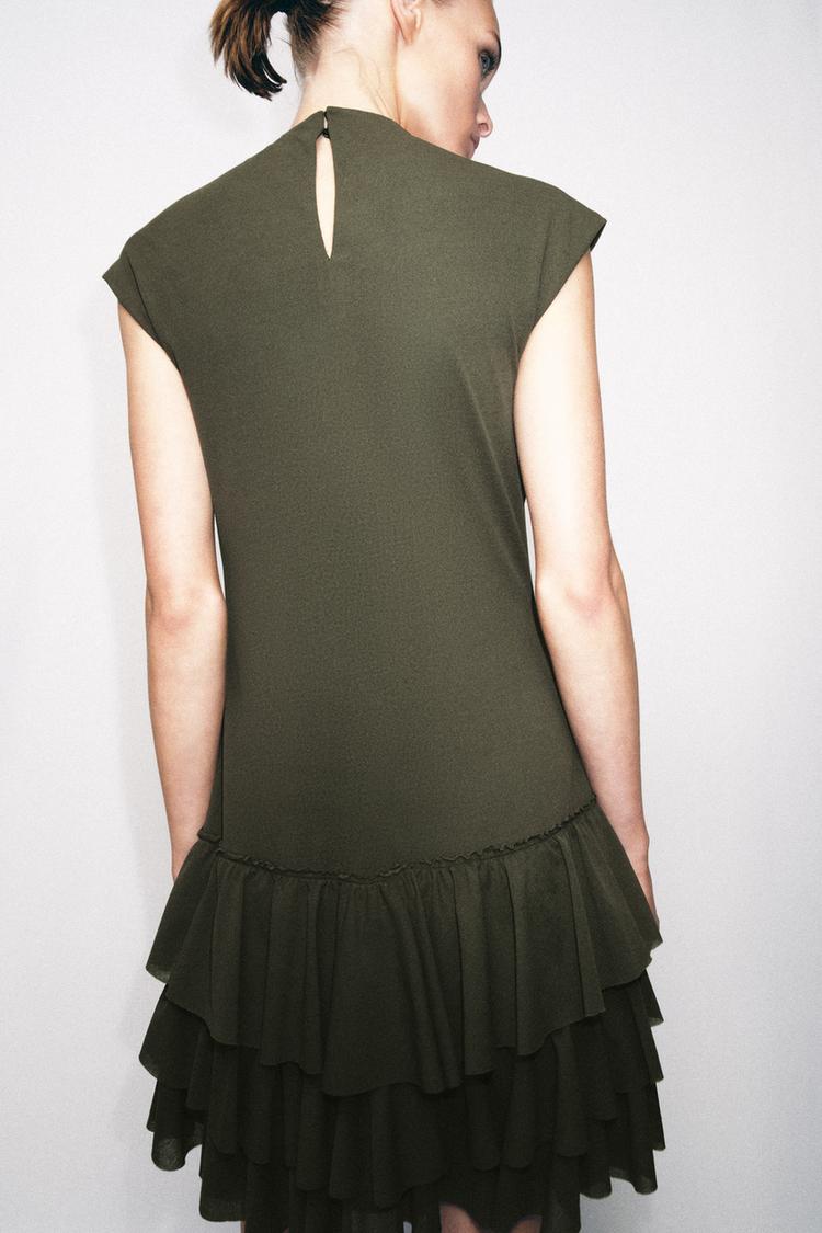 ROBE COURTE À VOLANTS