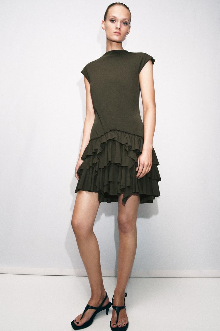 ROBE COURTE À VOLANTS