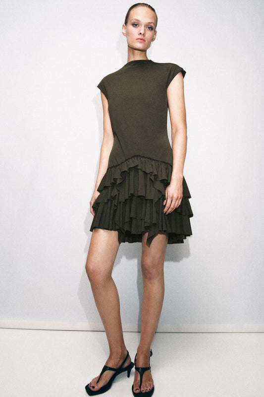 ROBE COURTE À VOLANTS