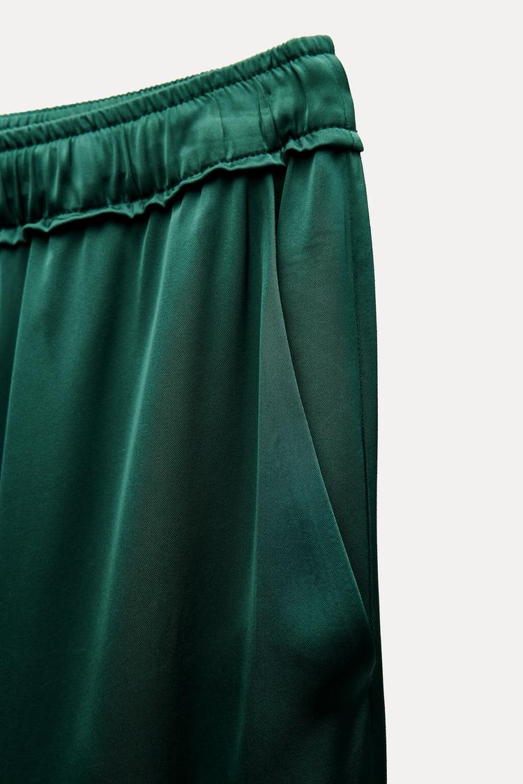 ENSEMBLE CHEMISE COL REVERS | PANTALON DROIT SATINÉ VERT ÉMERAUDE