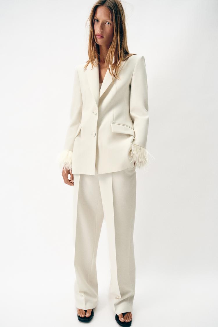 ENSEMBLE BLAZER ÉPAULETTES ET PLUMES | PANTALON DROIT TAILLE HAUTE